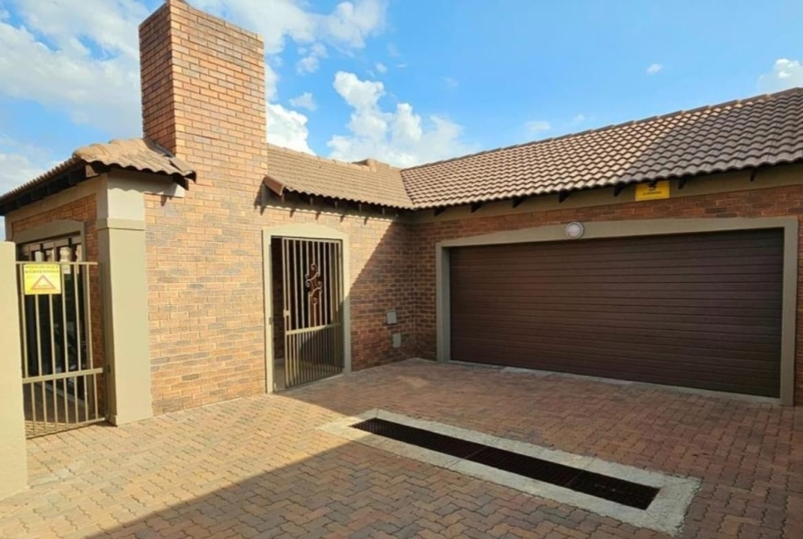 3 Bedroom Property for Sale in Van Der Hoff Park North West